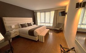 Escale Hotel